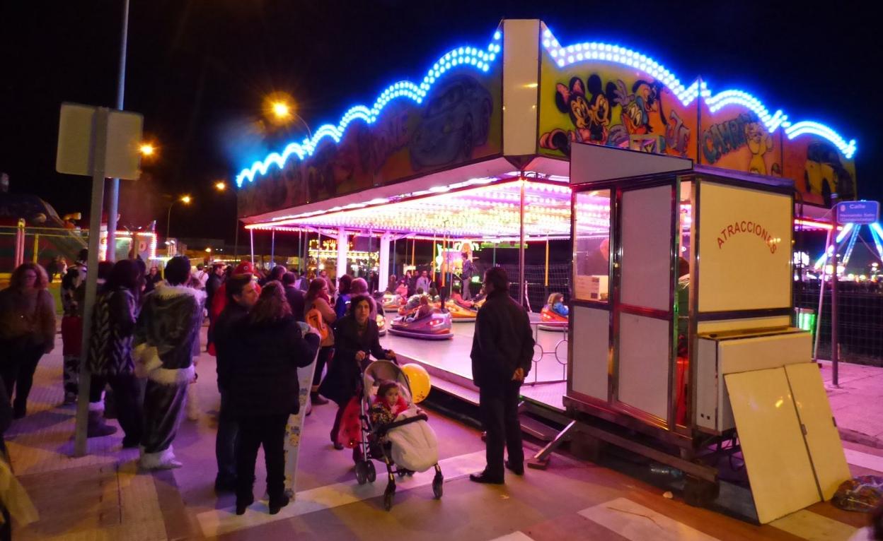 Atracciones del ferial en la carretera Nacional V. :: MAM