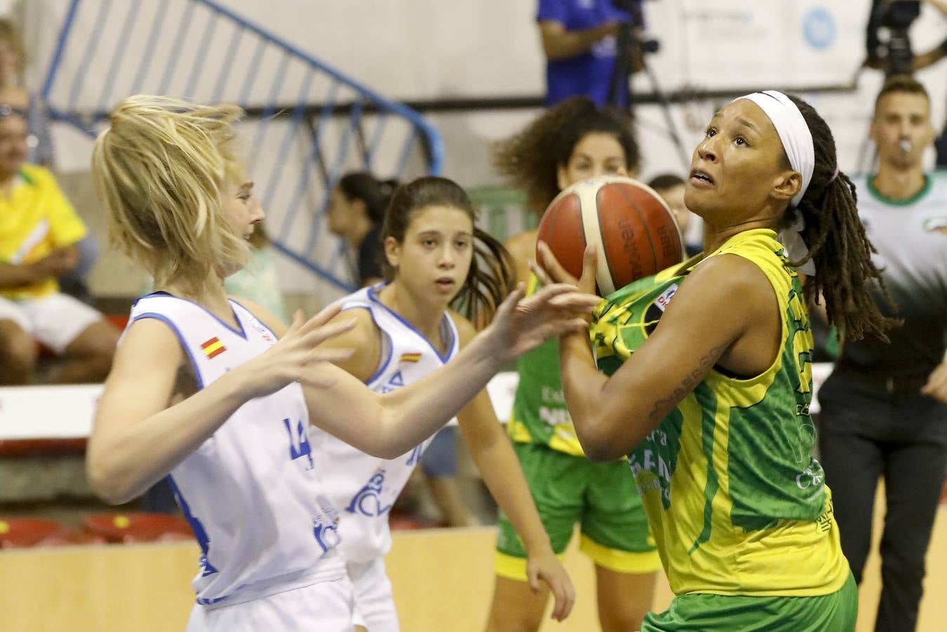 Fotos: Al-Qázeres cae ante Perfumerías Avenida