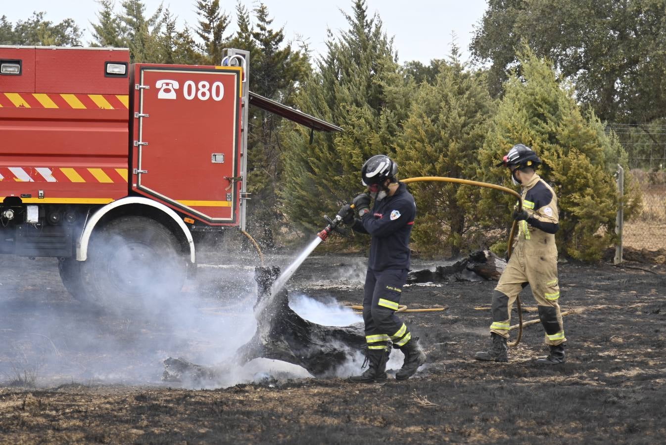 Fotos: Estabilizan y desactivan el nivel 1 de peligrosidad del incendio forestal de Bótoa