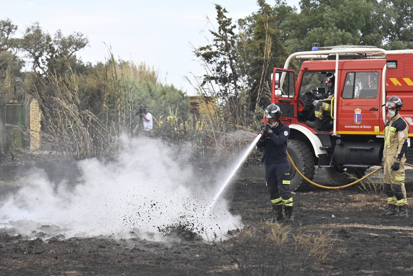 Fotos: Estabilizan y desactivan el nivel 1 de peligrosidad del incendio forestal de Bótoa