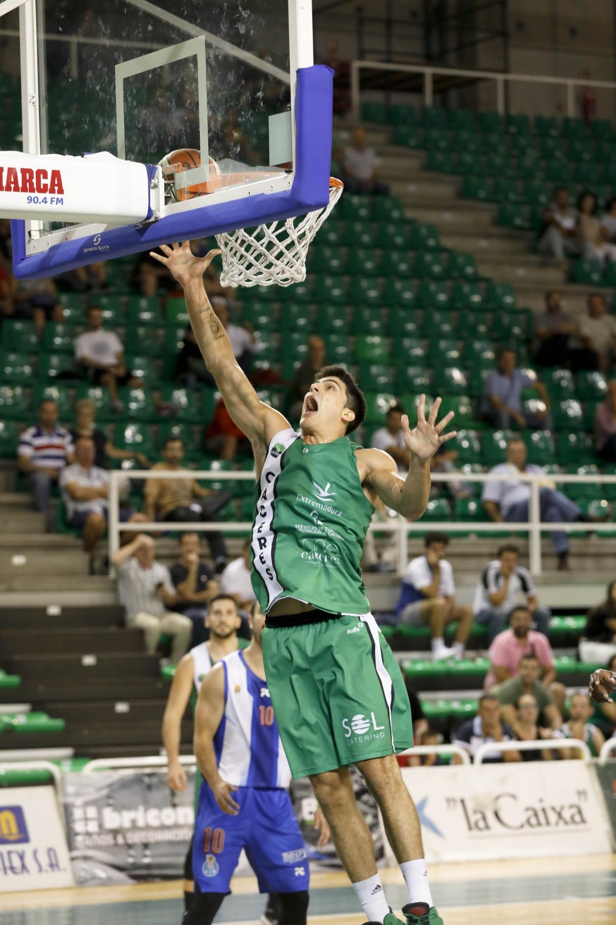Jorge Bilbao, en el choque de anoche del Cáceres. :: lorenzo cordero