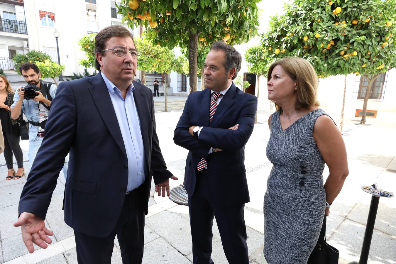 Fotos: HOY repasa en 35 páginas los cuarenta años de los ayuntamientos democráticos