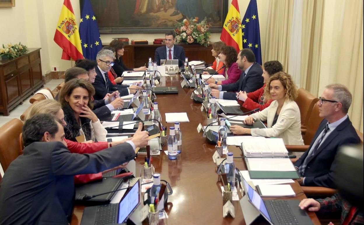 Reunión del Consejo de Ministros, que decide si dar o no indultos a condenados a prisión. 