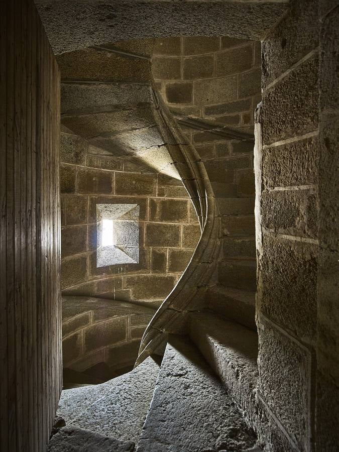 Escalera y acceso a sala sobre sacristía