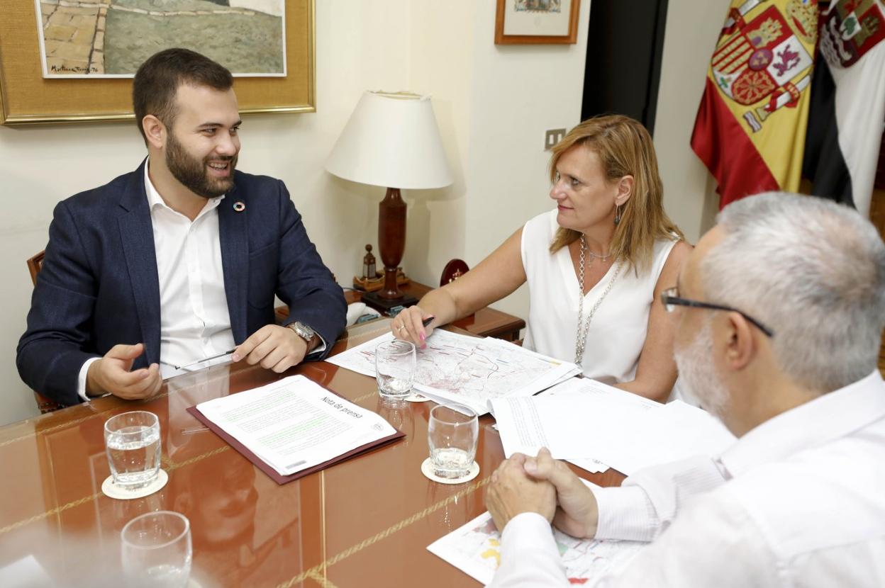 Luis Salaya y Yolanda García Seco, ayer en Cáceres. :: l. c. 
