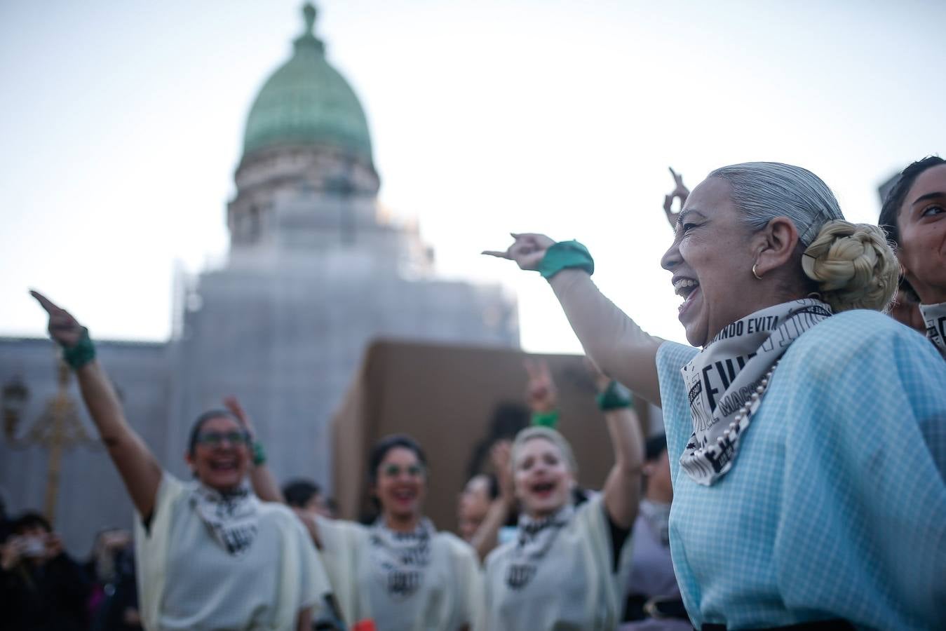 Fotos: &quot;Comando Evita&quot; celebra frente al congreso de Argentina el 72 aniversario del voto femenino