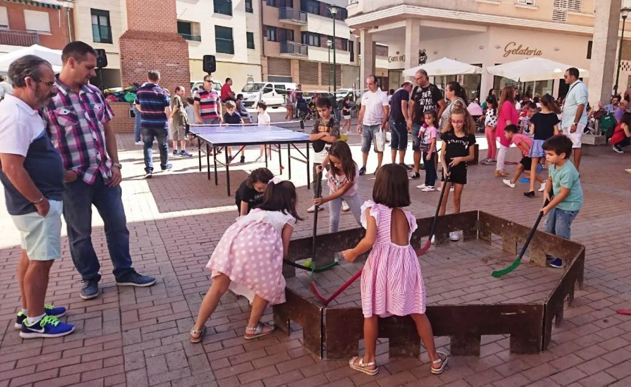 Juegos infantiles, muy animados, en la zona de La Chimenea. :: MAM