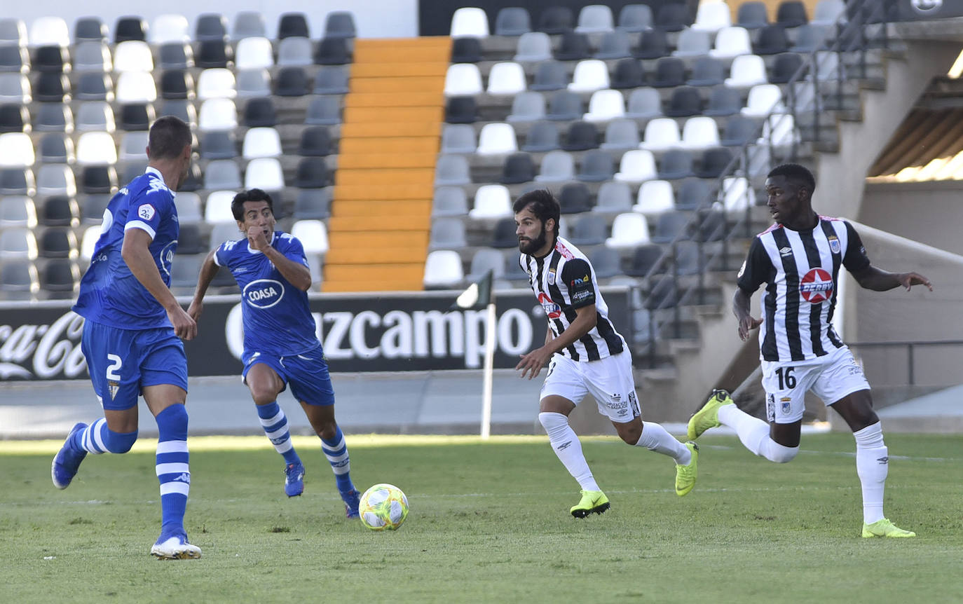 Fotos: Derrota del Badajoz ante el San Fernando