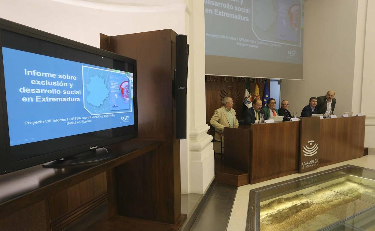 Presentación del informe de la Fundación Foessa en la Asamblea de Extremadura. 