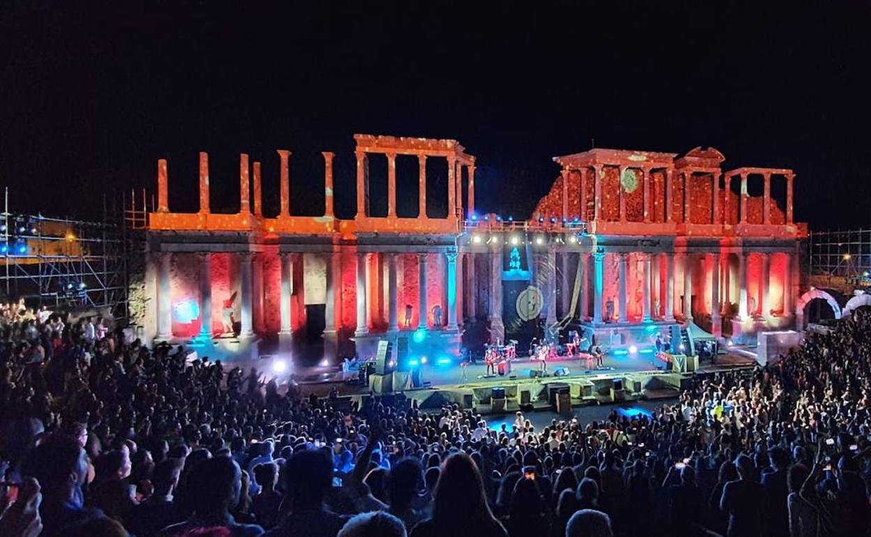 Lleno en el Teatro Romano durante un concierto del Stone.: