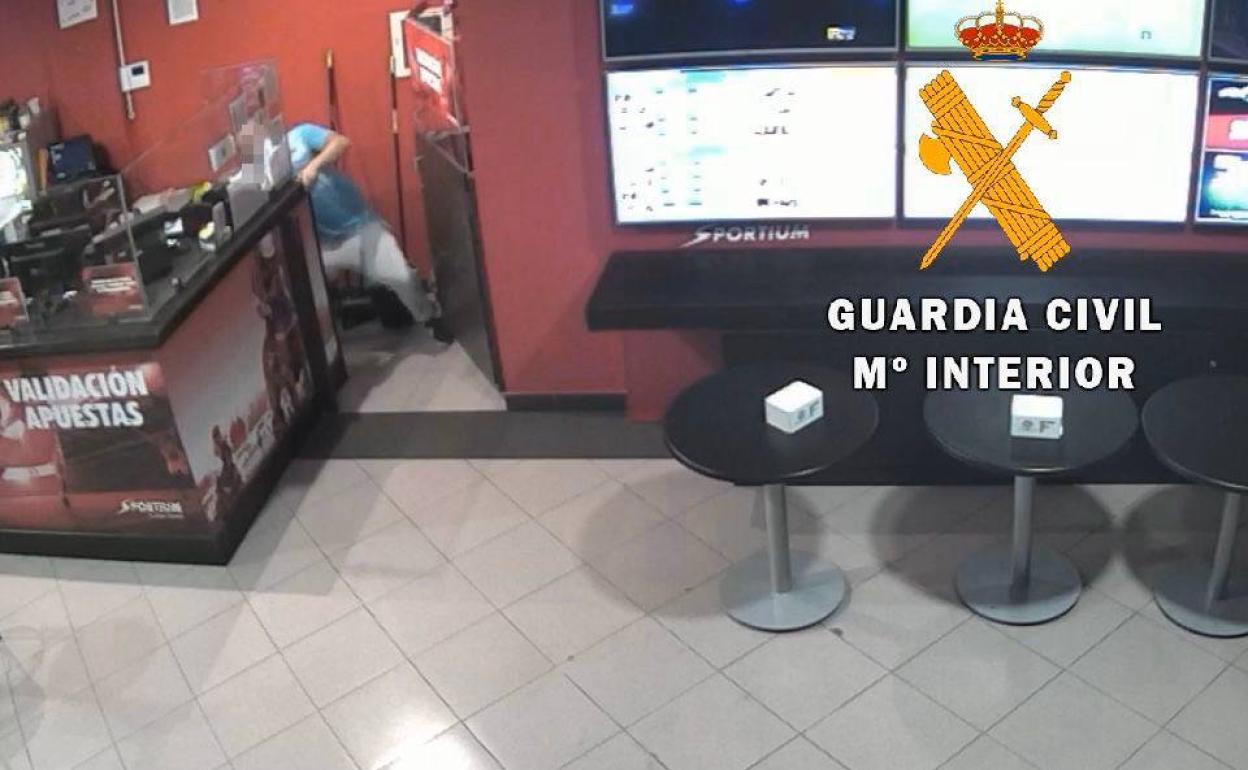 Detenido por robar la recaudación semanal de un local de juegos y apuestas en Miajadas