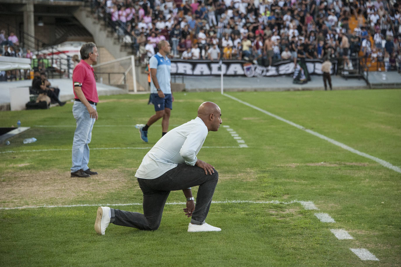 Fotos: Rmontada del Badajoz para ponerse líder