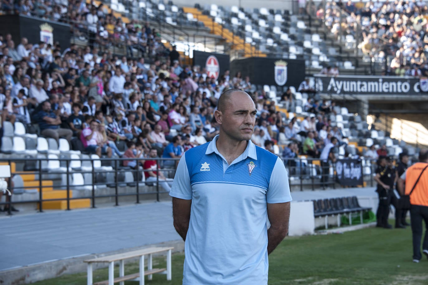 Fotos: Rmontada del Badajoz para ponerse líder