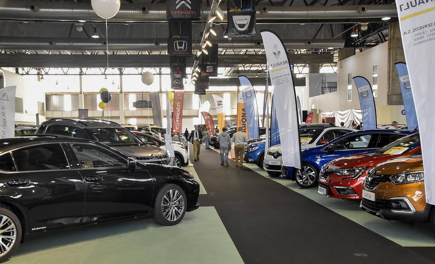 Fotos: El VIII Salón del Automóvil de Badajoz espera a 20.000 visitantes