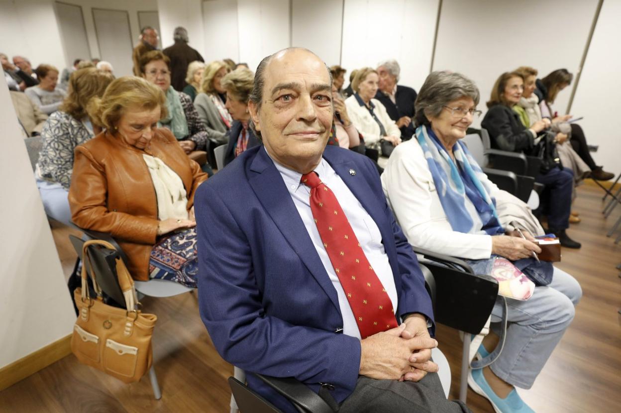 José Juan del Solar, antes de iniciar la conferencia. :: lorenzo cordero