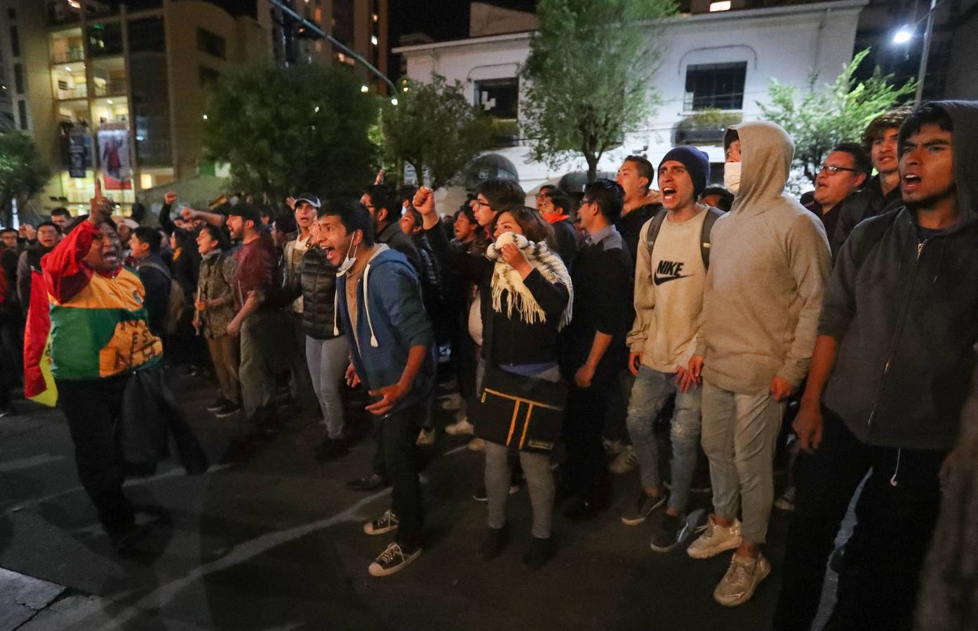 Fotos: Adeptos de Mesa y Morales se enfrentan en Bolivia por recuento de votos