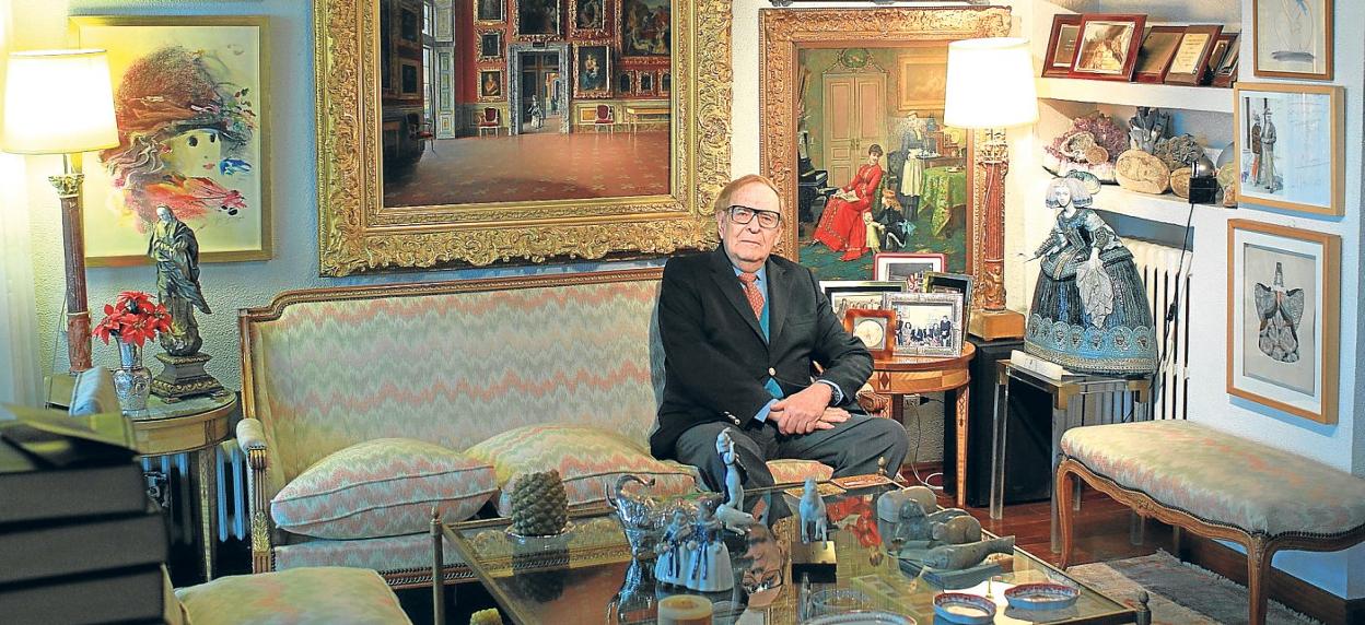 El economista y escritor Ramón Tamames, fotografiado en su casa. :: josé luis nocito