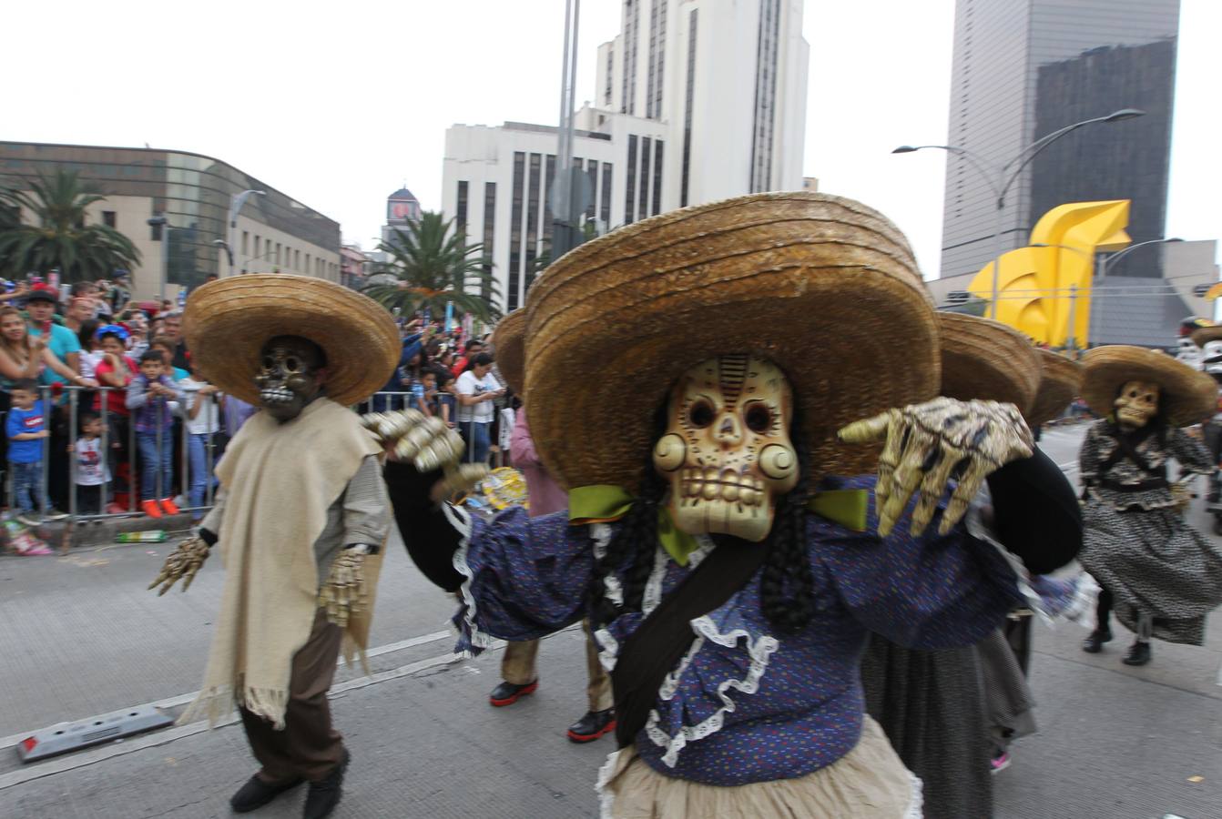 Fotos: Desfiles tradicionales por los festejos del Día de Muertos en México