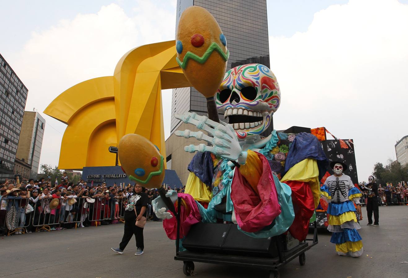 Fotos: Desfiles tradicionales por los festejos del Día de Muertos en México