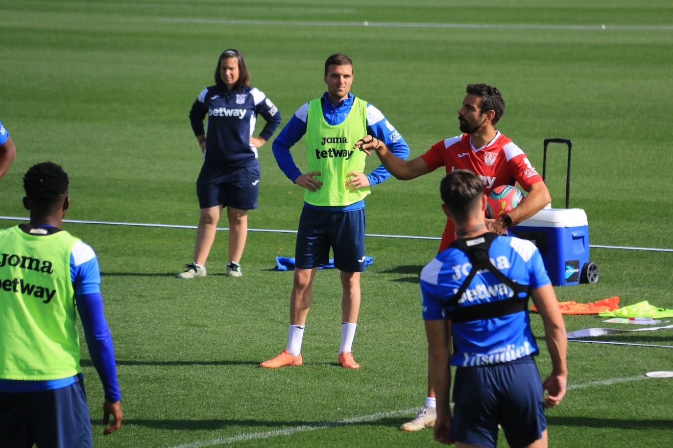 Fotos: El llerenense Carlos Martínez ejerce de segundo entrenador del Leganés