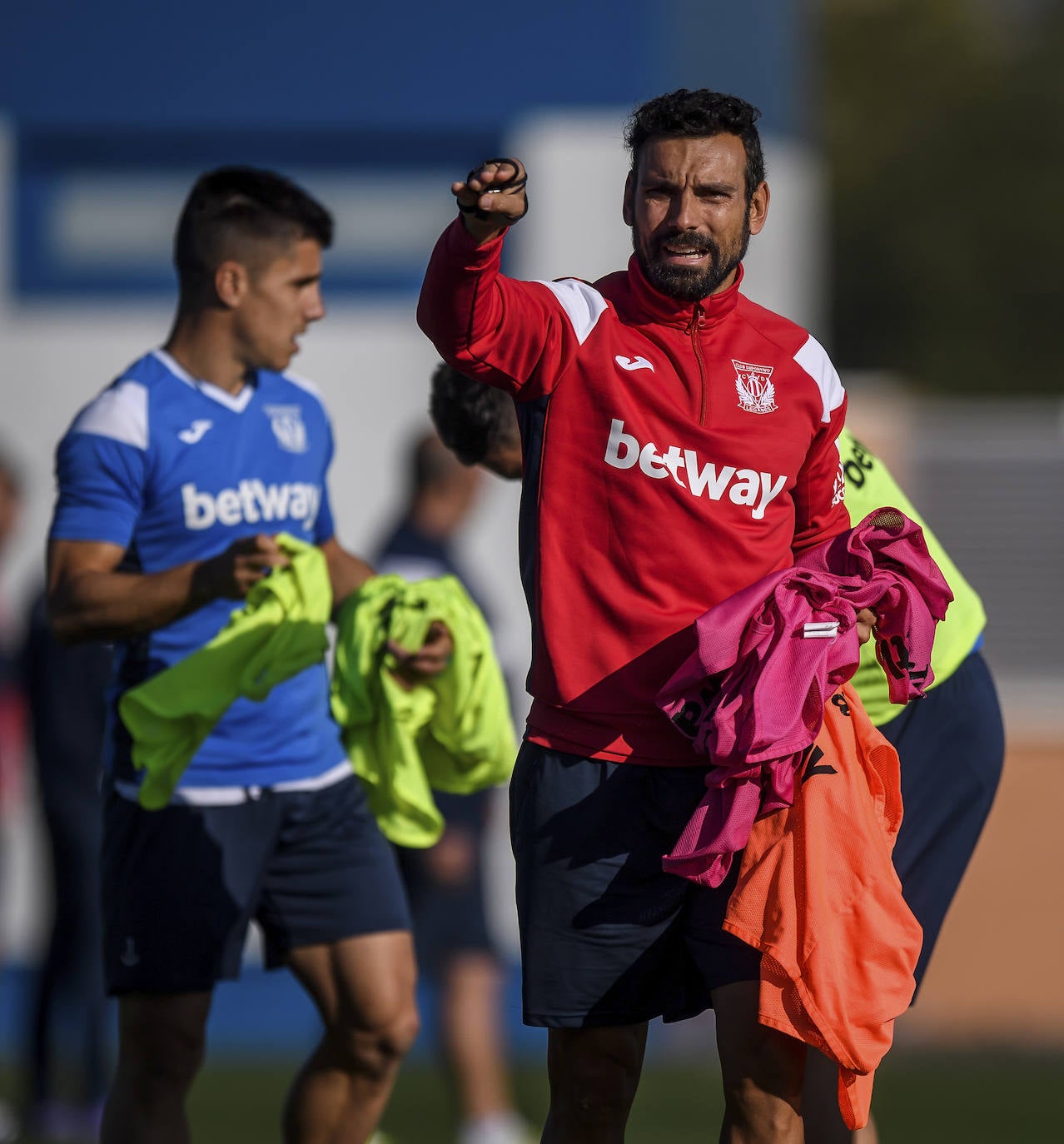 Fotos: El llerenense Carlos Martínez ejerce de segundo entrenador del Leganés