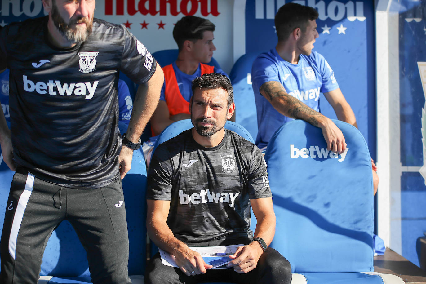 Fotos: El llerenense Carlos Martínez ejerce de segundo entrenador del Leganés