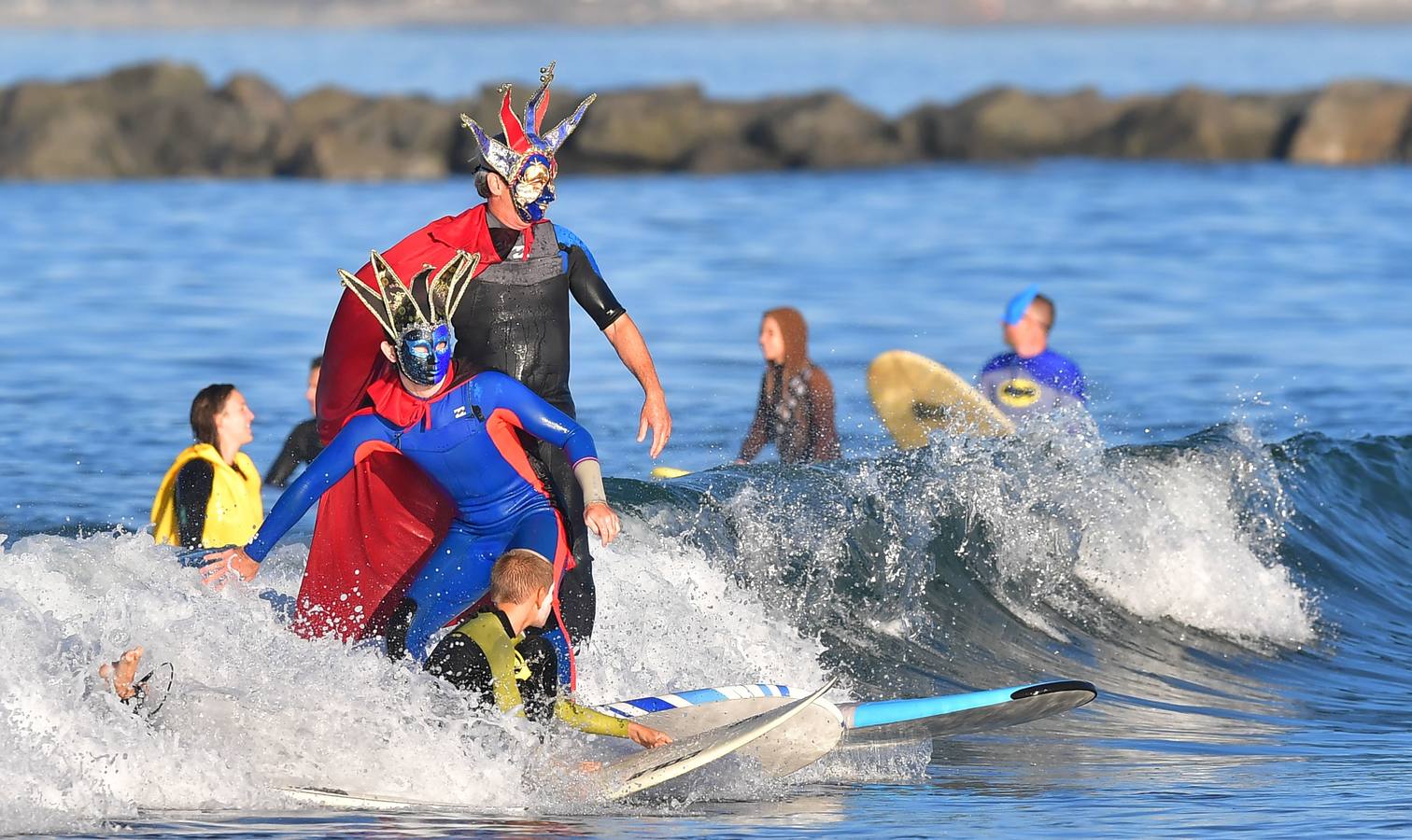 Fotos: Los surfistas celebran Halloween en California