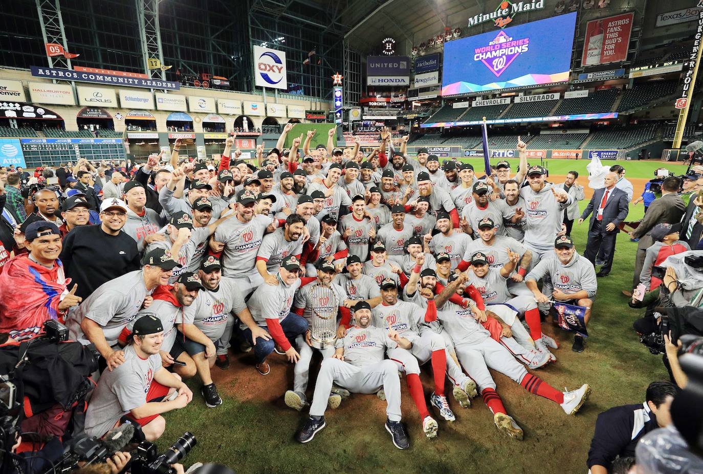 Los Washington Nationals se impusieron a los Houston Astros por 6-2 en el séptimo y decisivo juego, conquistando las Series Mundiales de béisbol por primera vez en su historia. 