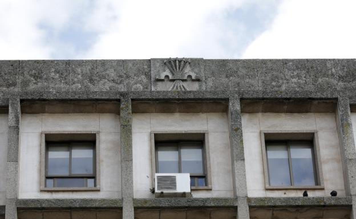 Yugo y flechas en el edificio sindical de la calle Primo de Rivera.