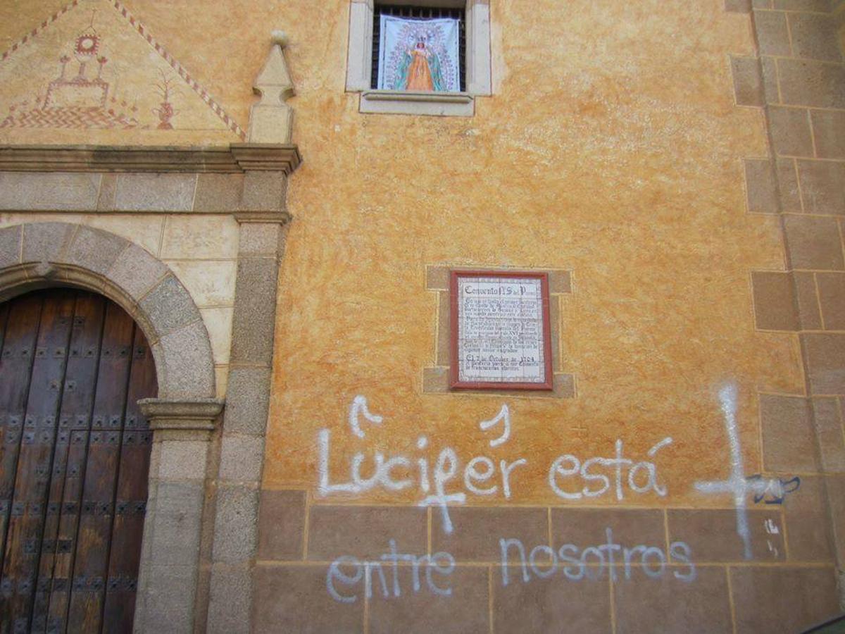 Fotos: Pintadas en el Convento de Santa Clara de Montijo