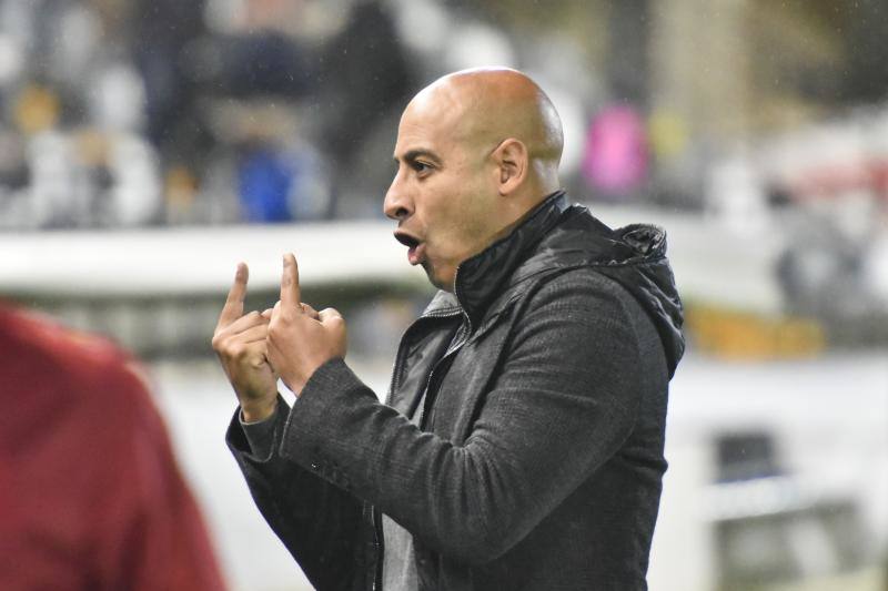 El meta Isma Gil seca a los blanquinegros, que fallaron un penalti en la primera mitad y gozaron de ocasiones claras 