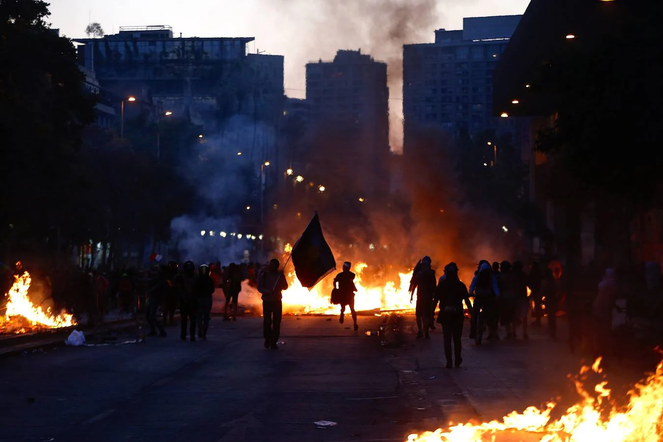 Fotos: Protestas sociales y huelga general agitan Chile con masivas movilizaciones