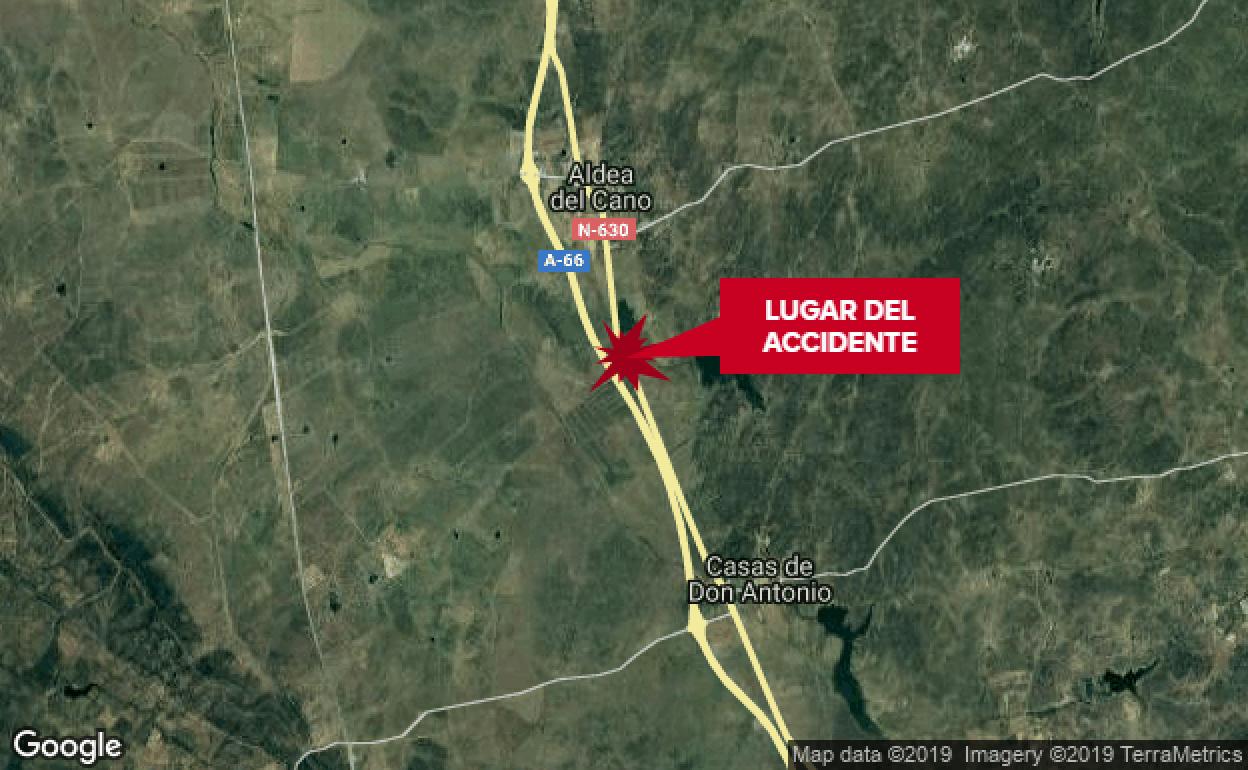 Tres heridos al salirse de la vía un coche en la carretera que une Aldea del Cano y Casas de Don Antonio