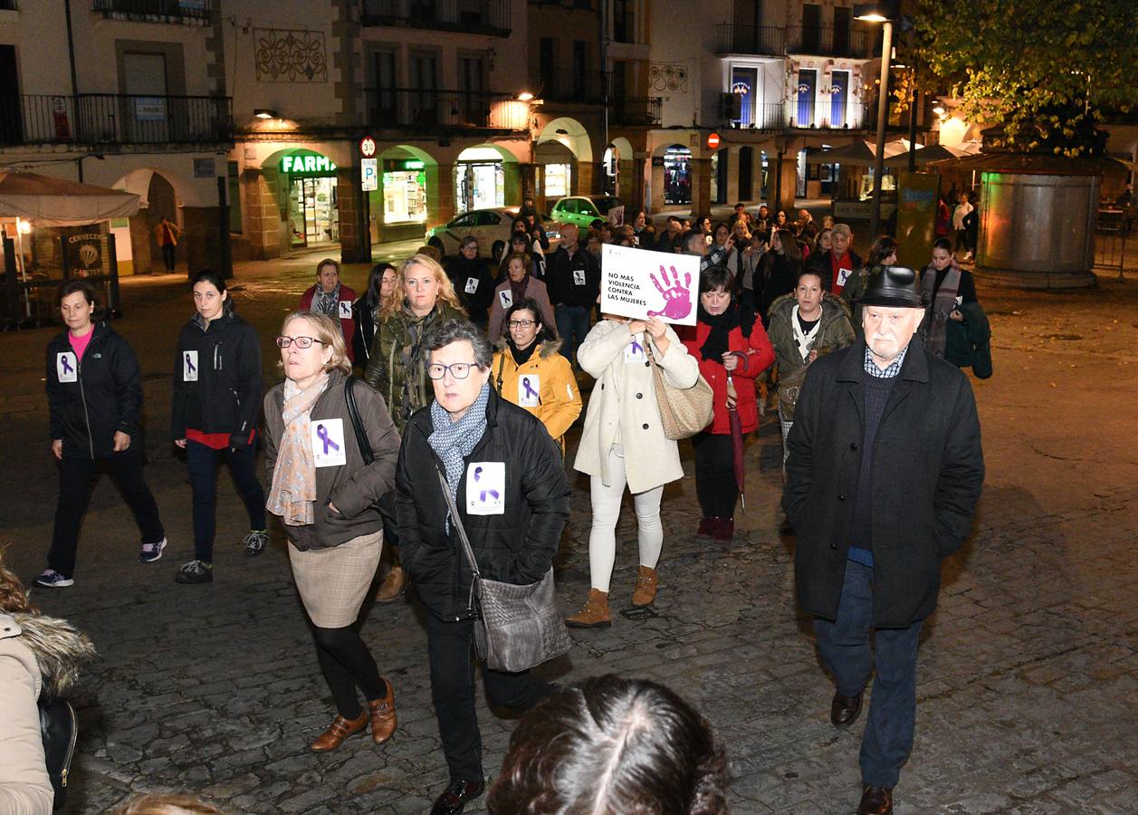 Manifestación contra la violencia de género en Plasencia