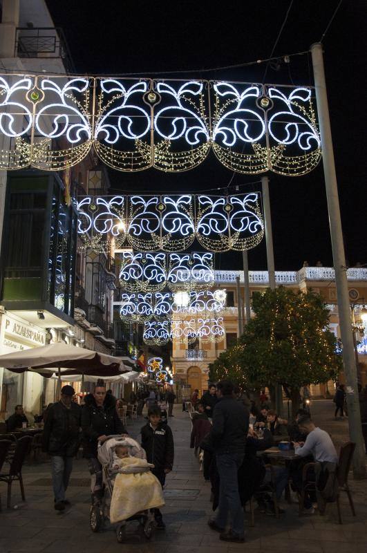El Mercado Navideño del Paseo de San Francisco y la Nochevieja infantil en horario matinal y la nocturna con las 'uvas de la suerte' y una disco-móvil son los principales atractivos del programa de la Navidad 2019. 