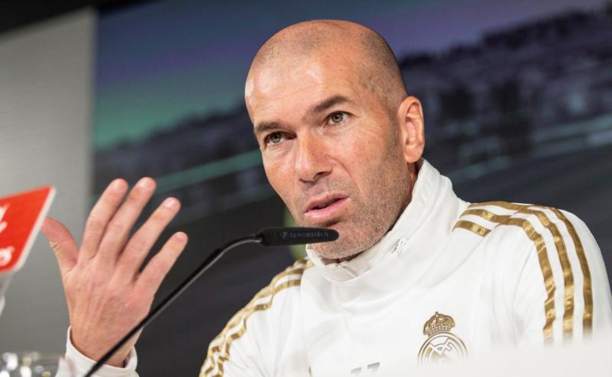 Zinedine Zidane, en conferencia de prensa en Valdebebas. 