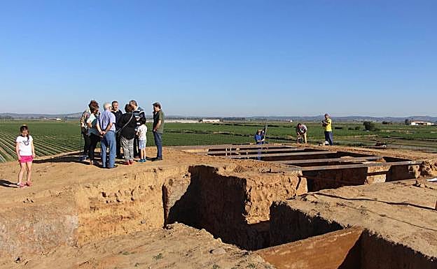 Imagen del yacimiento cuando se estaba excavando:: HOY