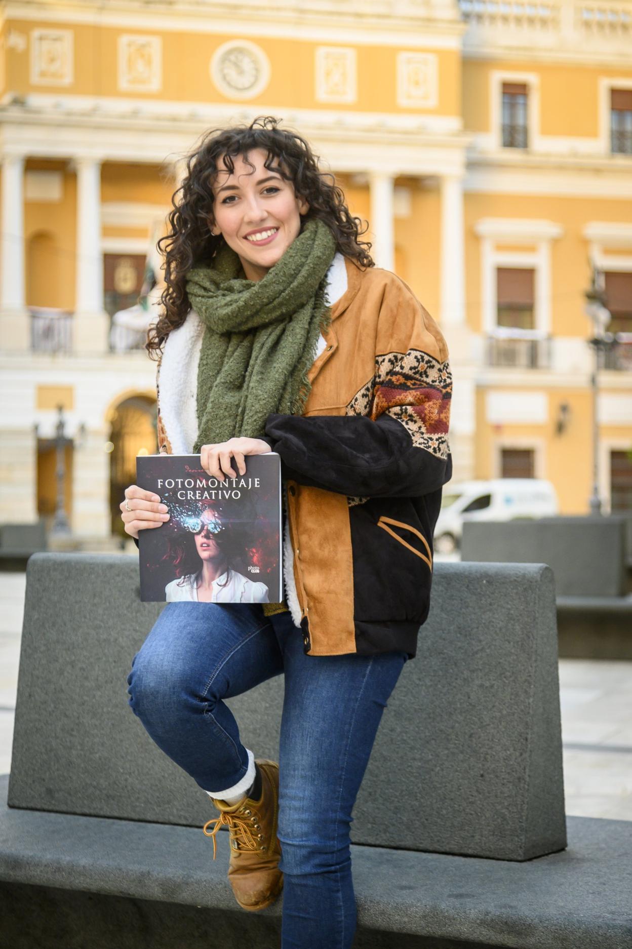 Desirée Delgado, en la plaza de España de Badajoz. :: J. V. A.