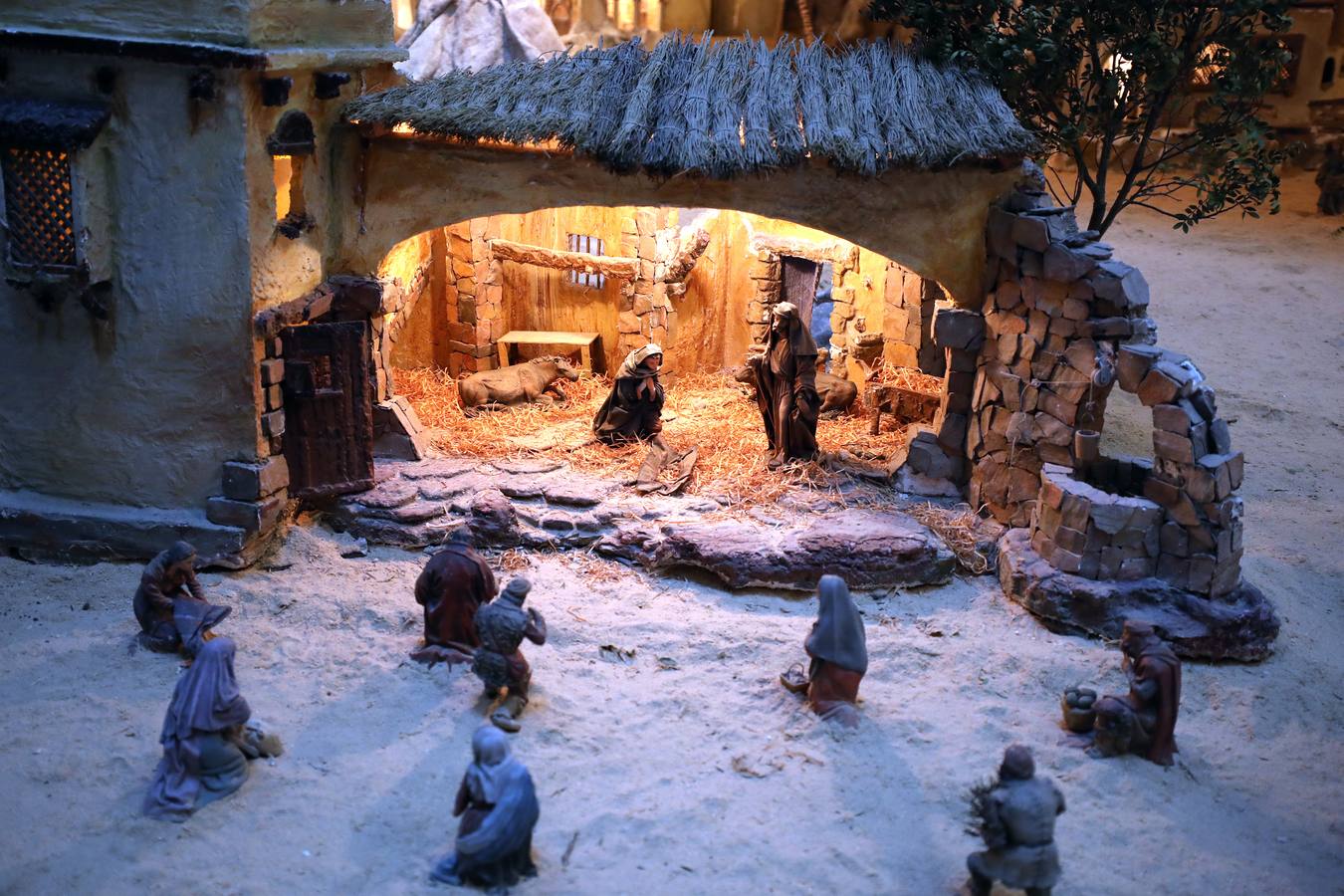 Fotos: El Belén municipal de Mérida ocupa 140 metros y tiene 240 figuras