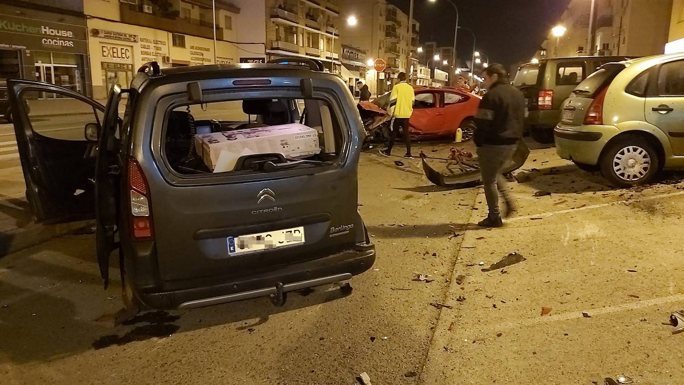 Fotos: Un conductor ebrio resulta herido en Plasencia al embestir a un vehículo en el que viajaban un hombre y su mujer embarazada