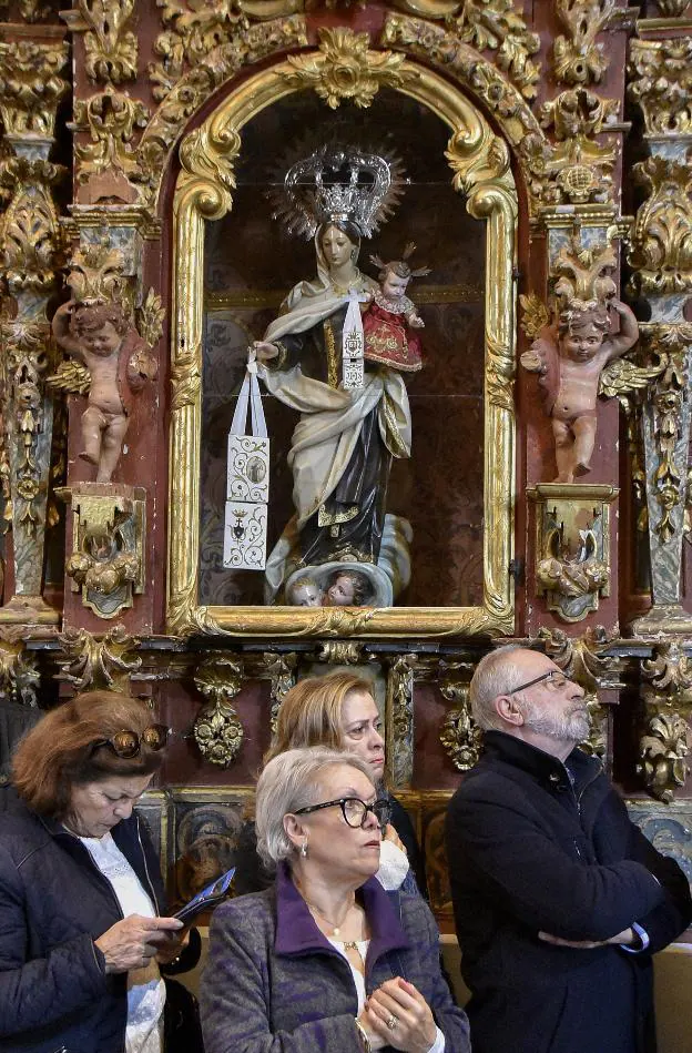 La Virgen del Carmen tiene su capilla en el convento. :: C. Moreno