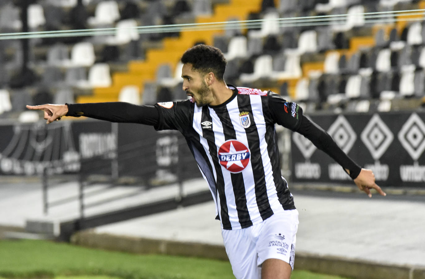 Fotos: El partido Badajoz 4 - 0 Granada B, en imágenes