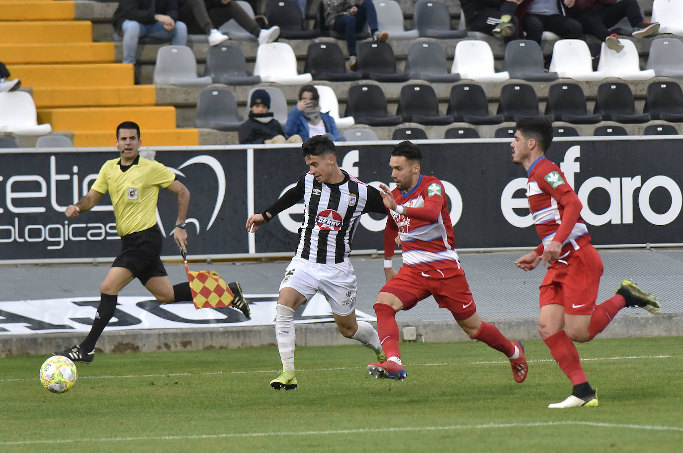 Fotos: El partido Badajoz 4 - 0 Granada B, en imágenes