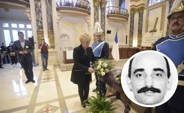 Homenaje en el Ayuntamiento de San Sebastián al sargento Alfonso Morcillo. / 