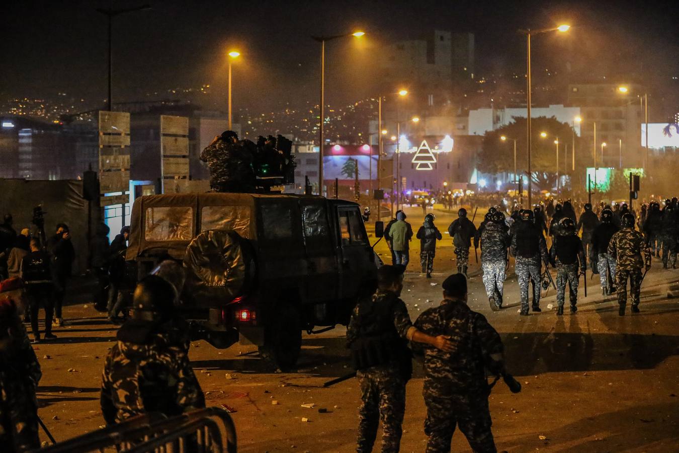 Fotos: Enfrentamientos entre policías y manifestantes en Beirut