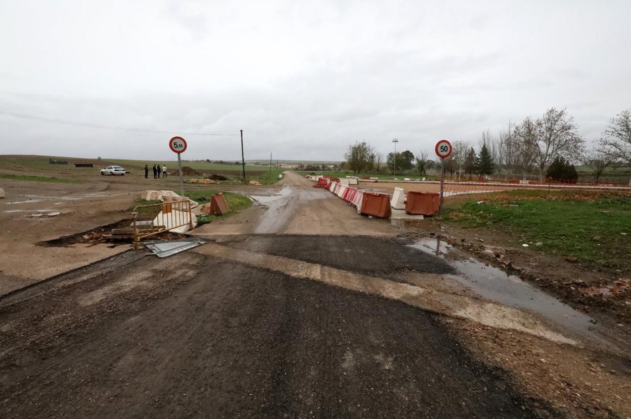 Camino de Casa Herrera, actualmente en obras. :: brígido