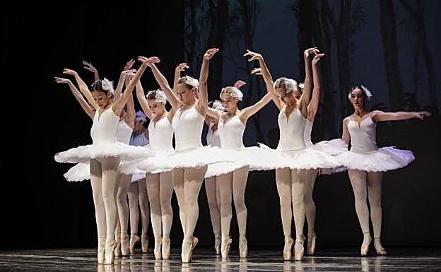 Imagen principal - Música al fresco y un calendario muy animal