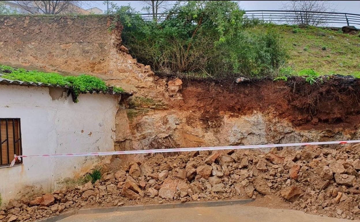 Muro derrumbado en la UVA.