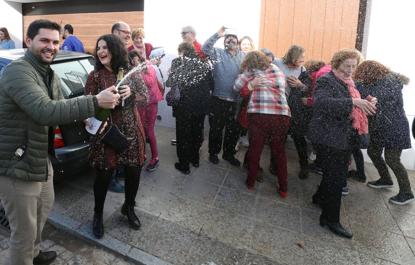 Los agraciados de Fuente del Maestre celebran el premio