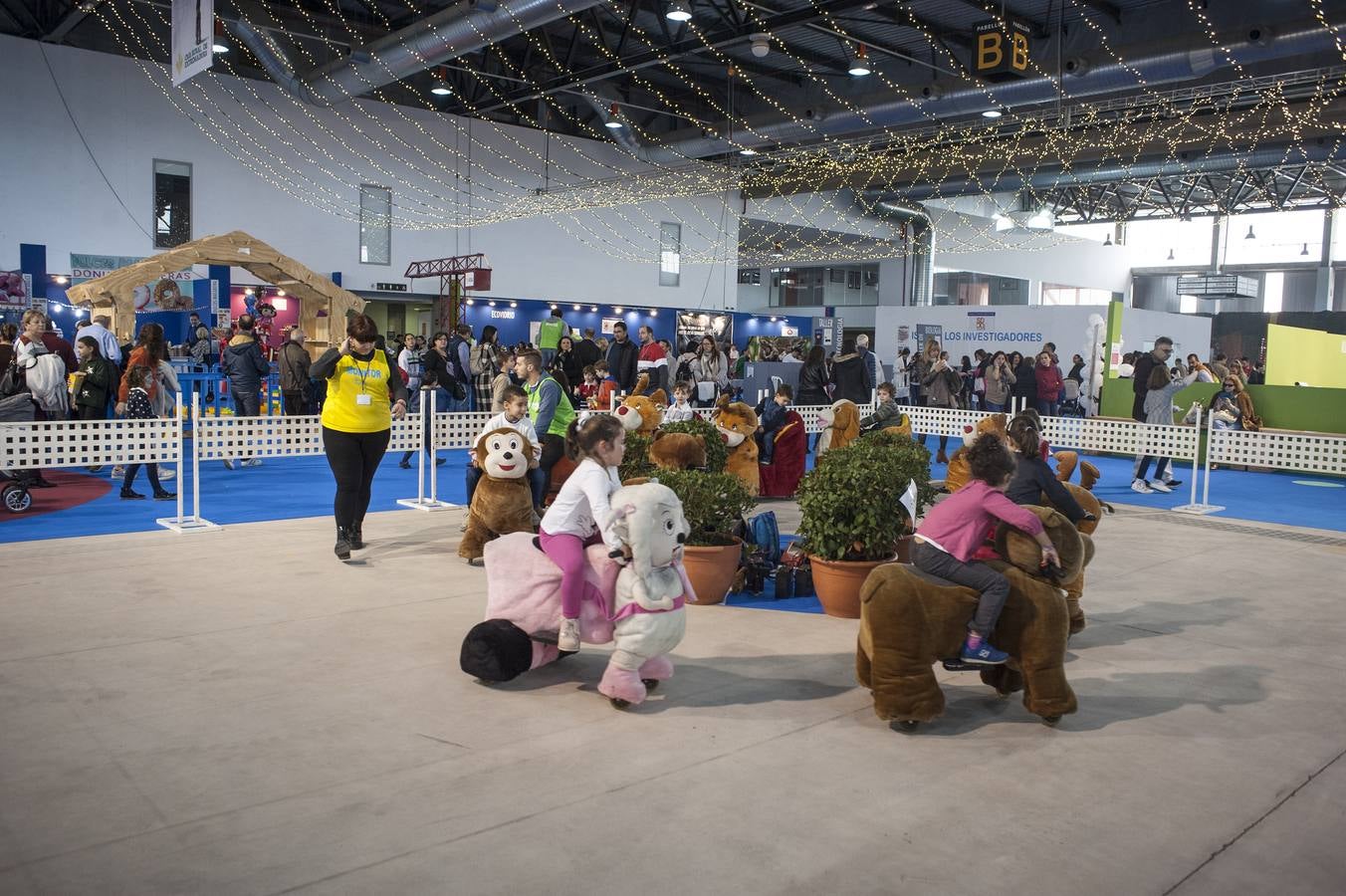 Fotos: La feria de la juventud Iberocio de Badajoz llega con novedades como un área de voluntariado o un pasaje del terror